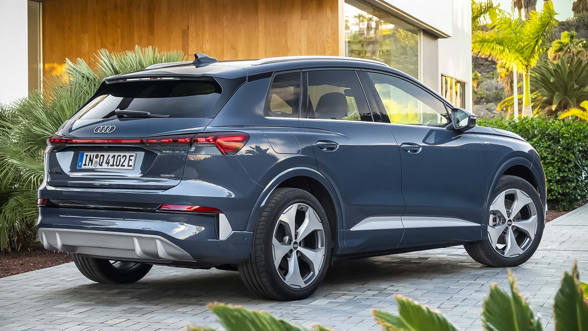 Audi Q4 E-Tron 2027: V2L, зарядка 185 кВт и объединённый экран. Заказы с июня - photo 7