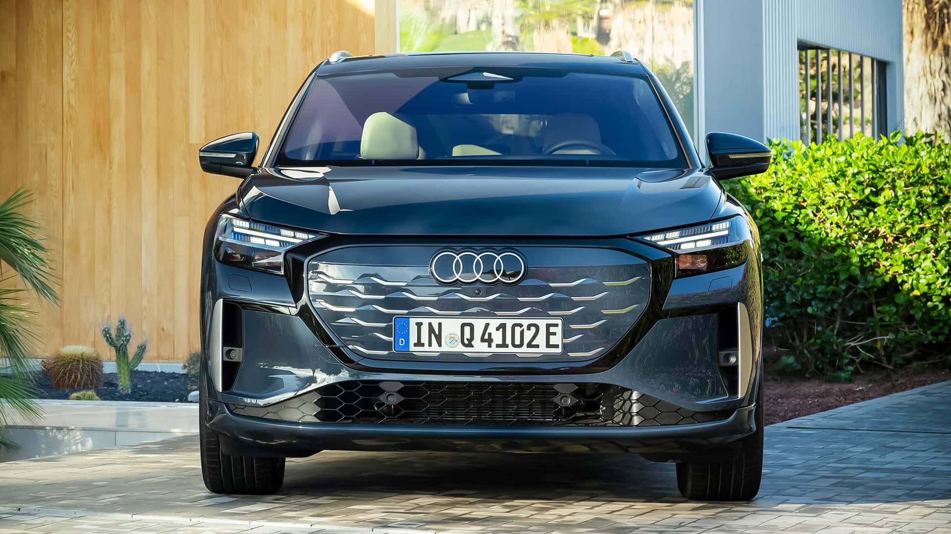 Audi Q4 E-Tron 2027: V2L, зарядка 185 кВт и объединённый экран. Заказы с июня - photo 8