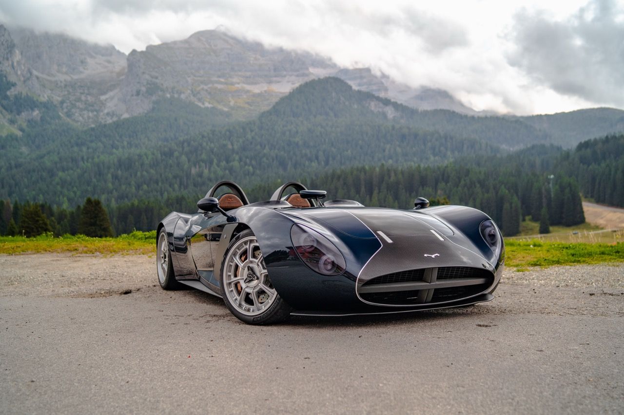 Automobili Mignatta's Screen-Free V8 Coupe