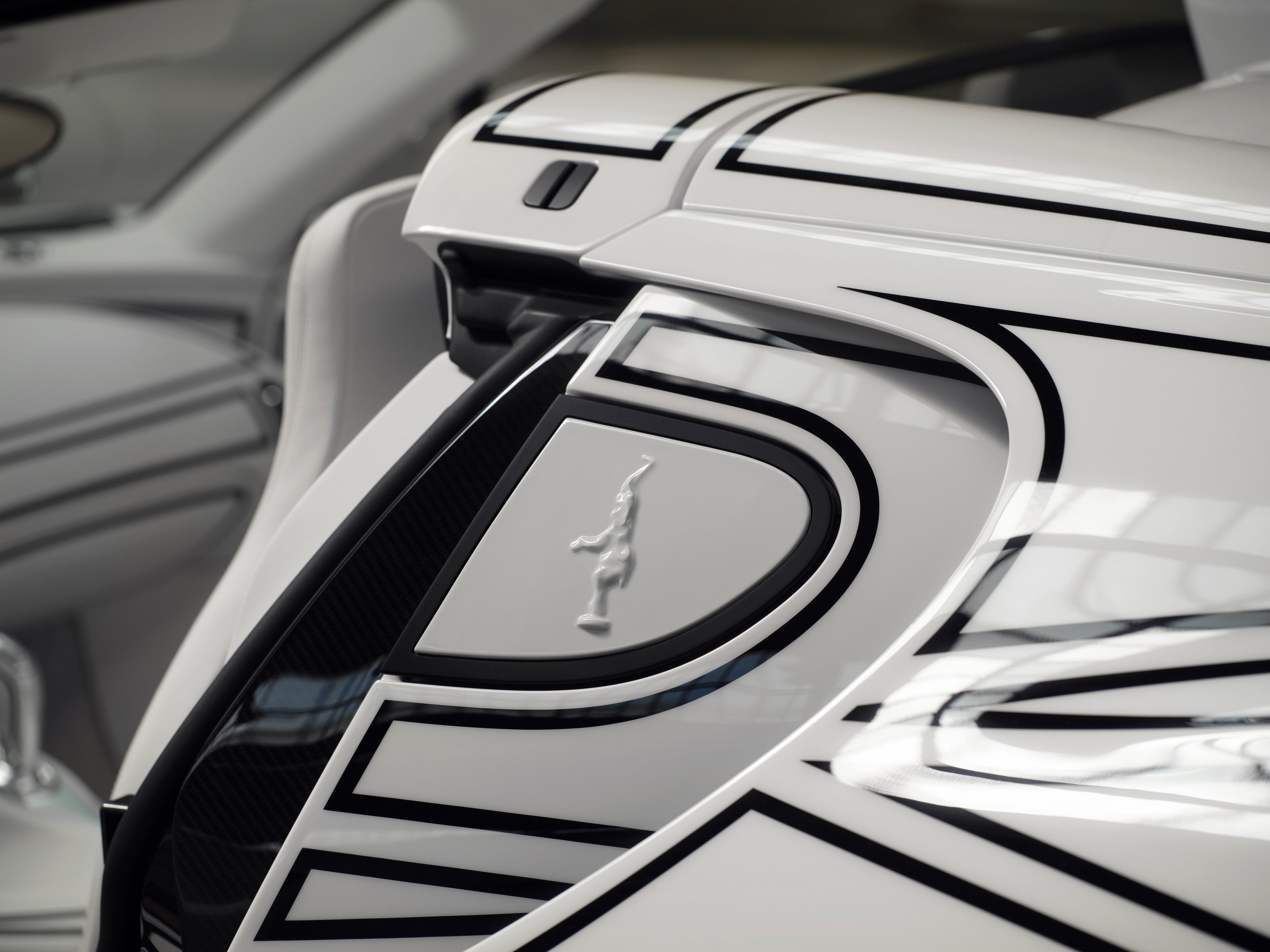 Bugatti W16 Mistral Blanc Éternel - photo 11