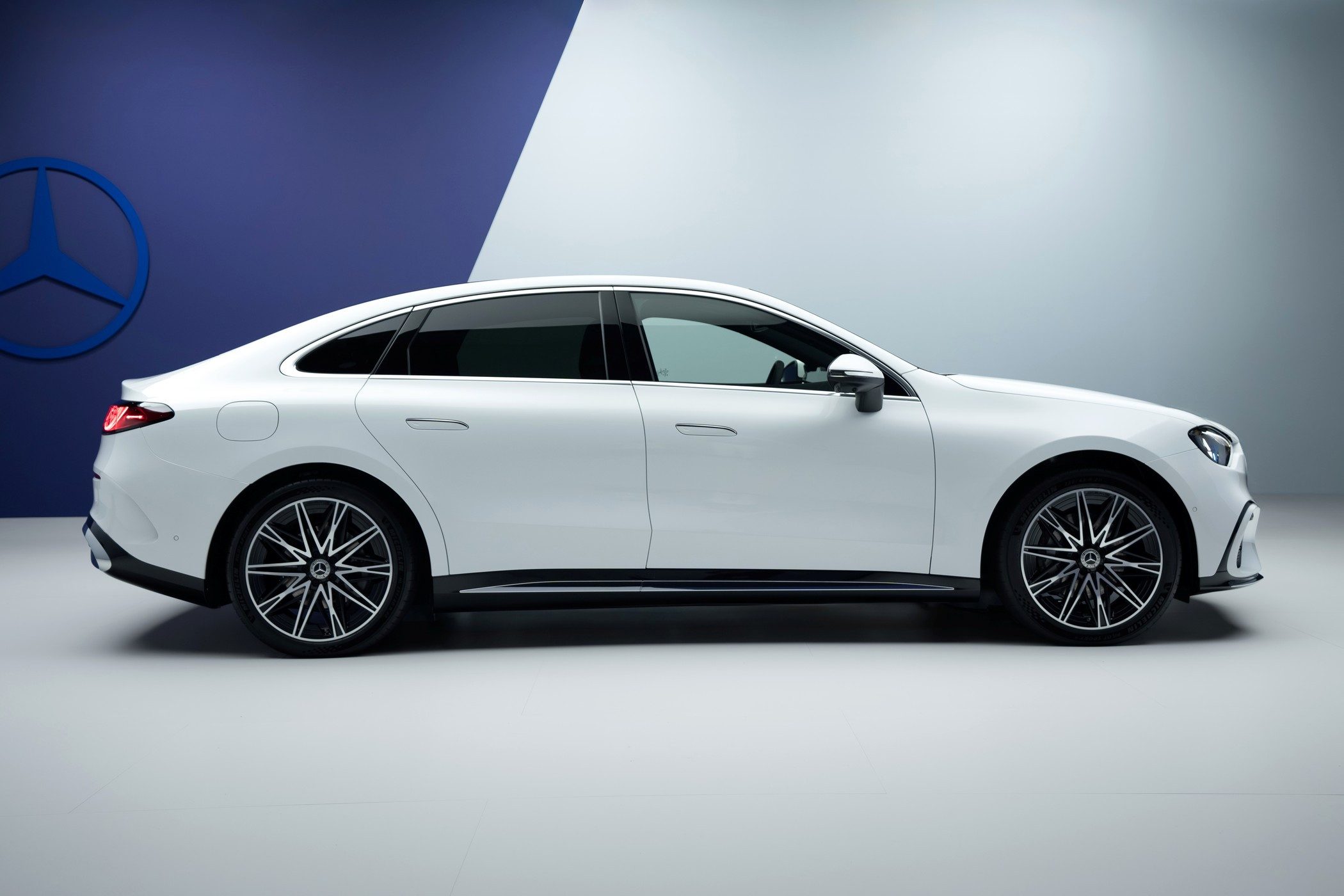 Mercedes-Benz C-Class Electric - photo 9