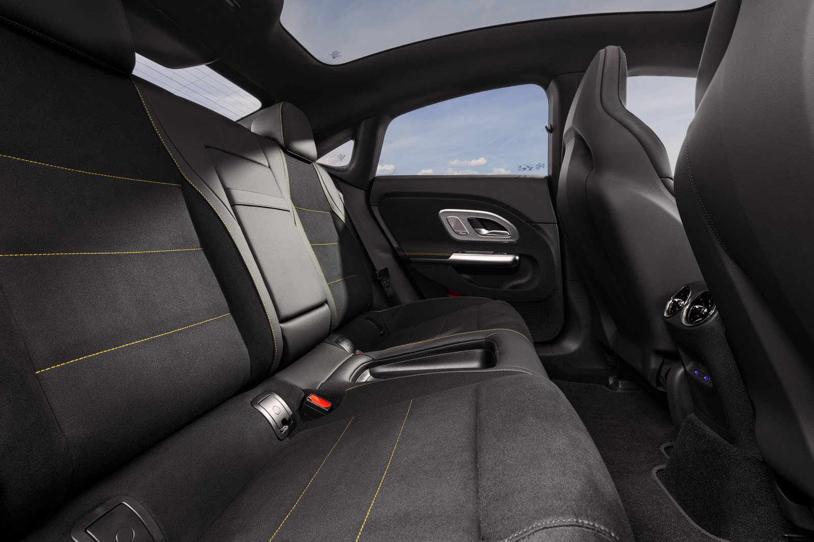 Mercedes-Benz AMG CLA 45 - photo 24