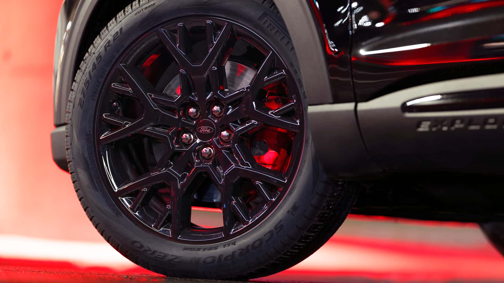 Ford adds factory blackout package to the Explorer ST for $1,695 - photo 3