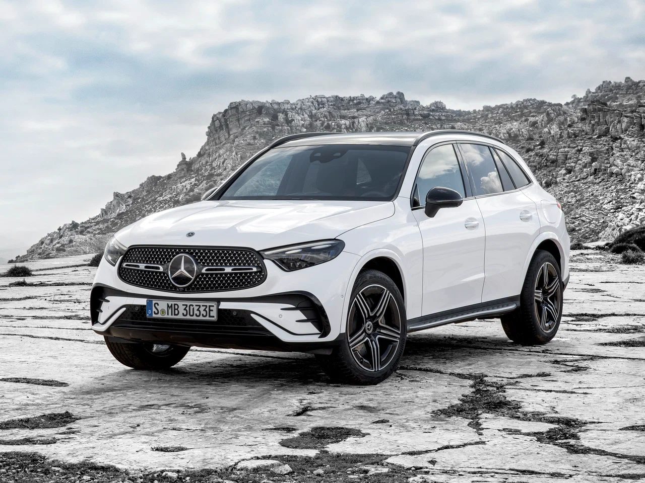 Mercedes-Benz recalls 310,667 US vehicles over a door-latch fault - photo 7