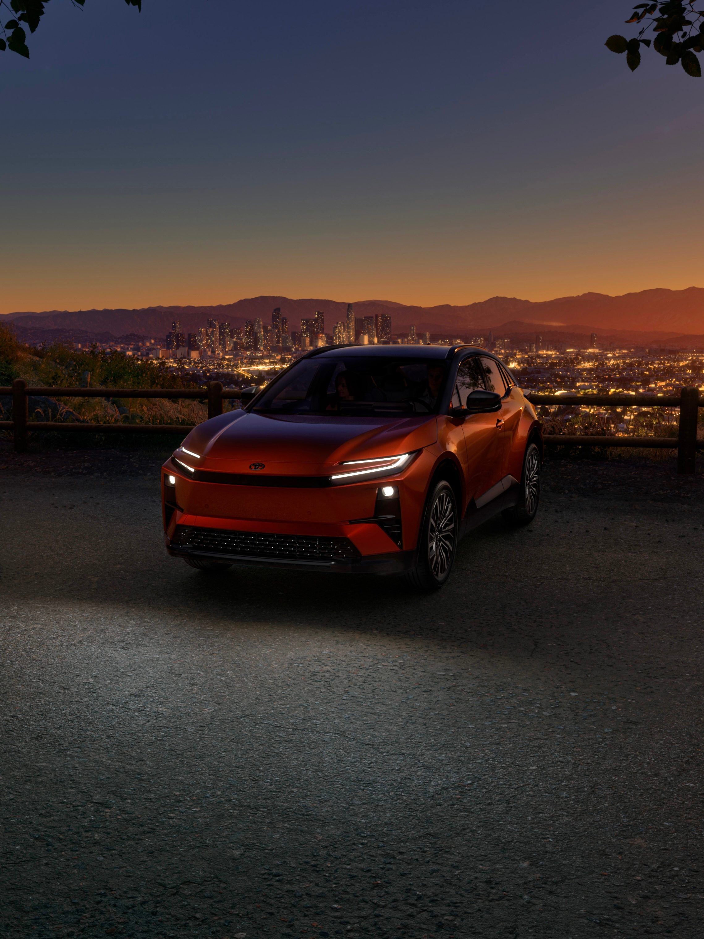 Toyota назвала цены на C-HR EV: от $37 080