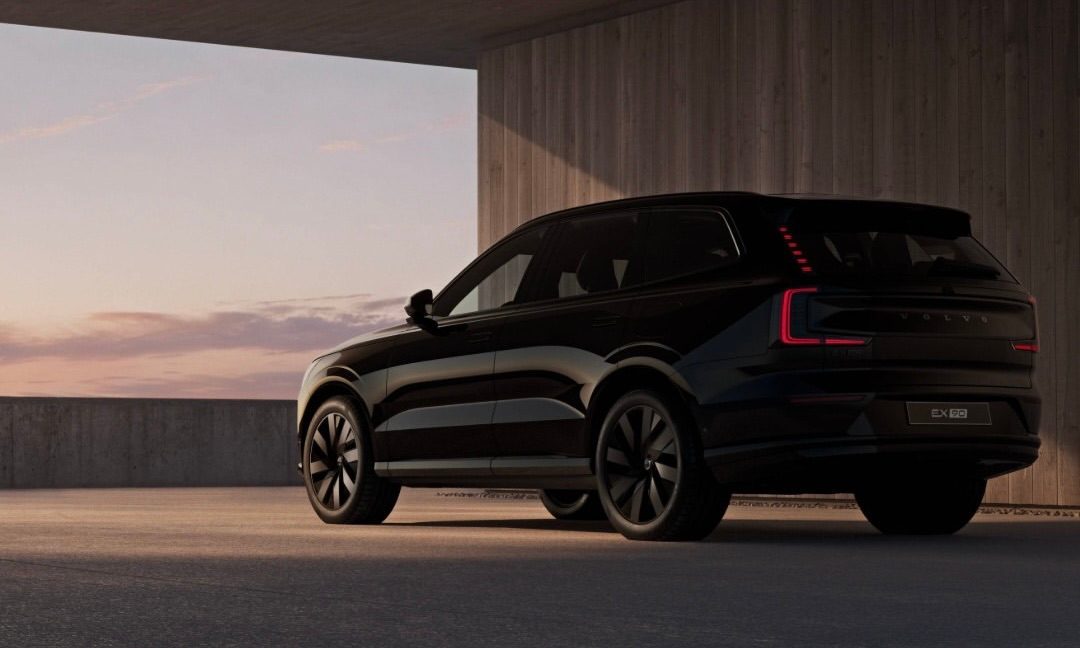 Volvo EX90 gains a Black Edition - photo 2