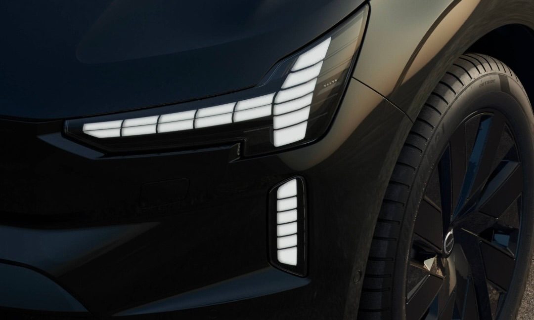 Volvo EX90 gains a Black Edition - photo 3
