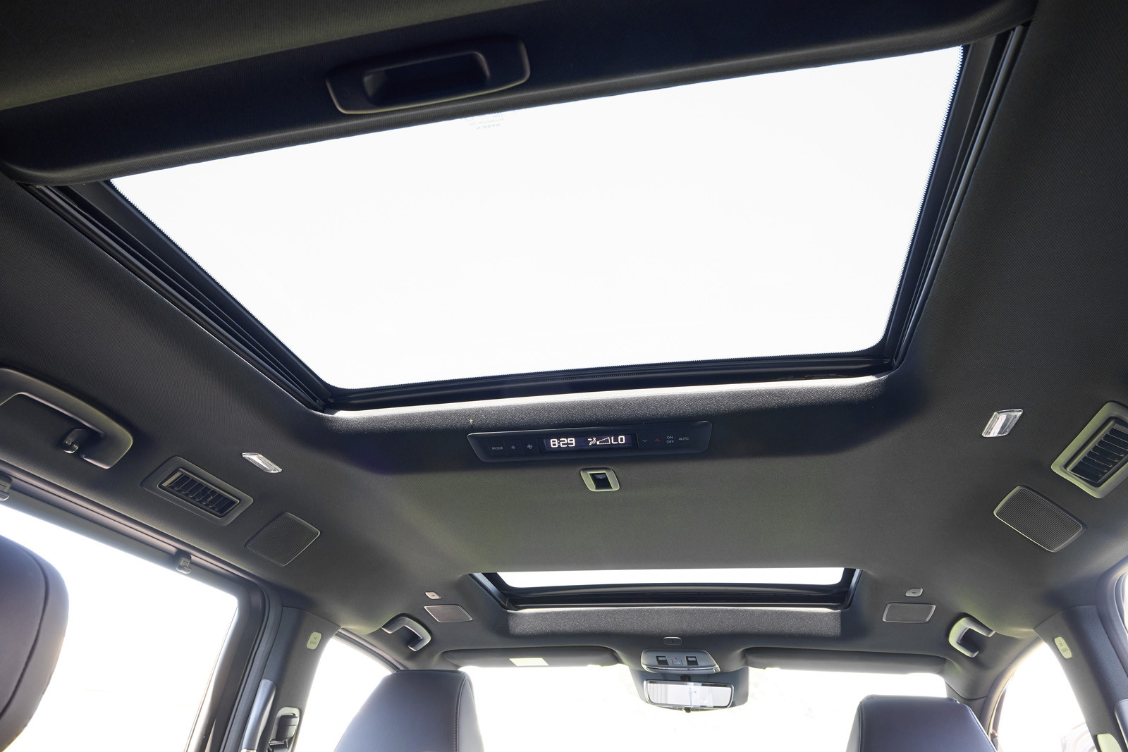 Nissan Elgrand - photo 15