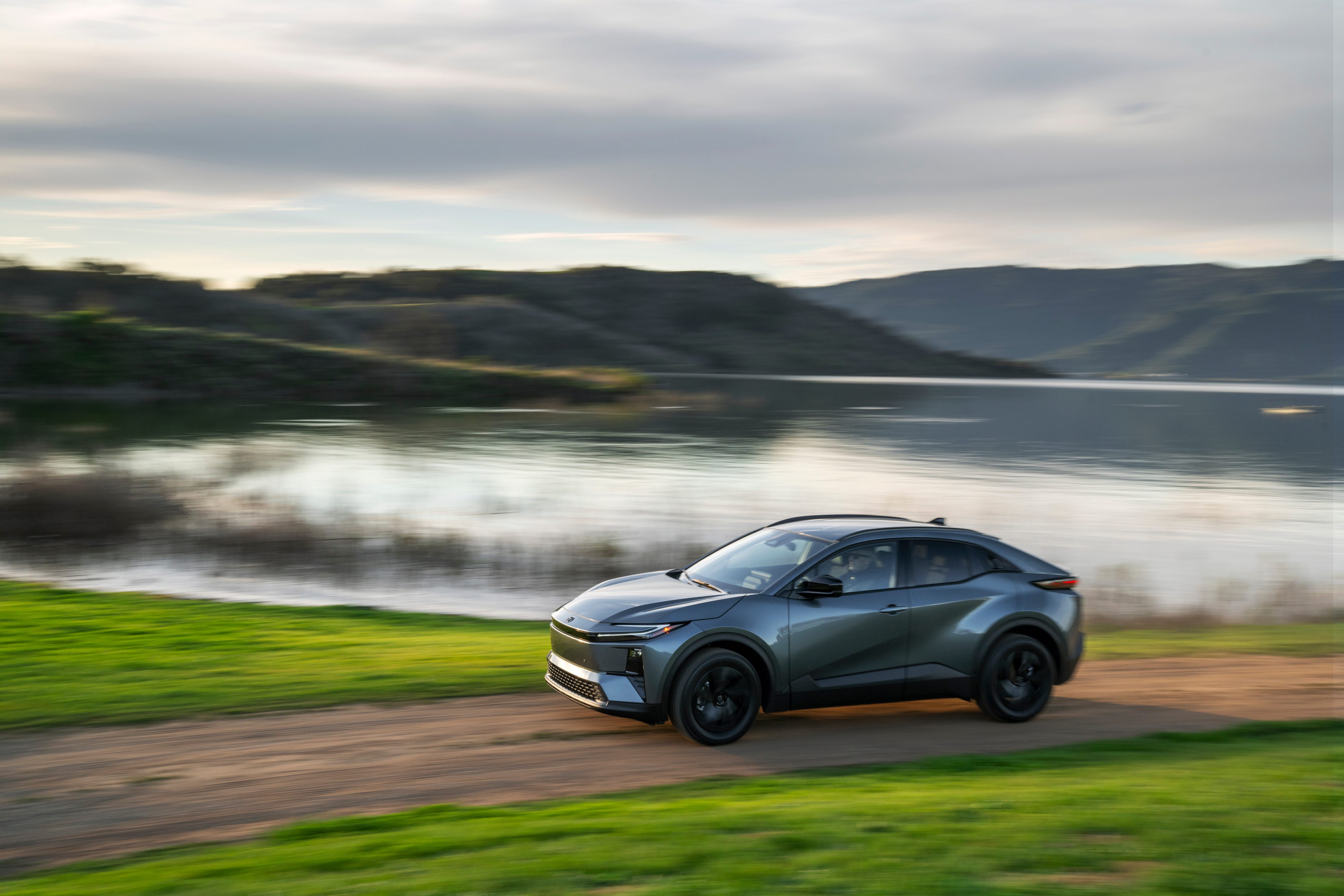 Toyota C-HR EV - photo 3
