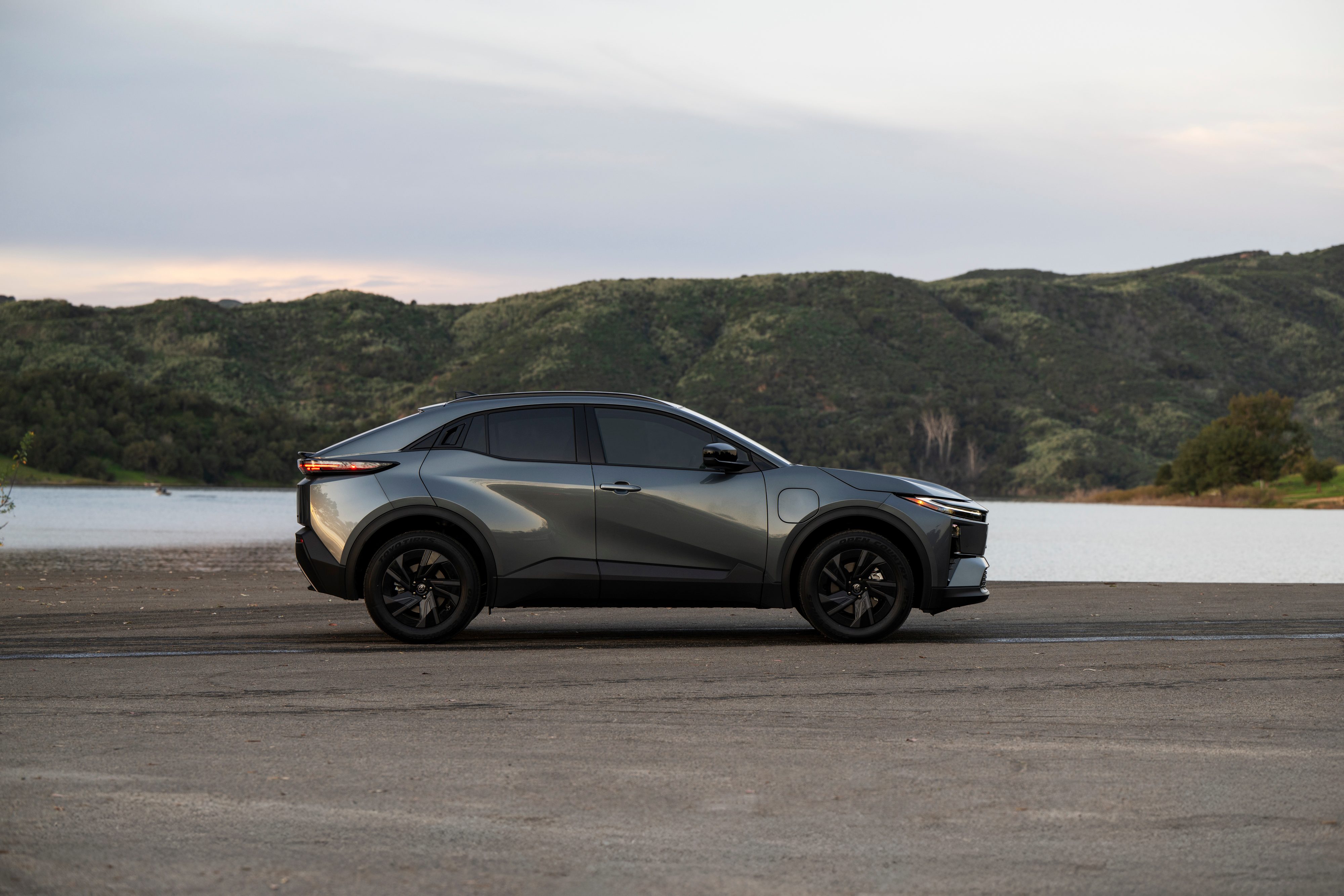 Toyota C-HR EV - photo 5