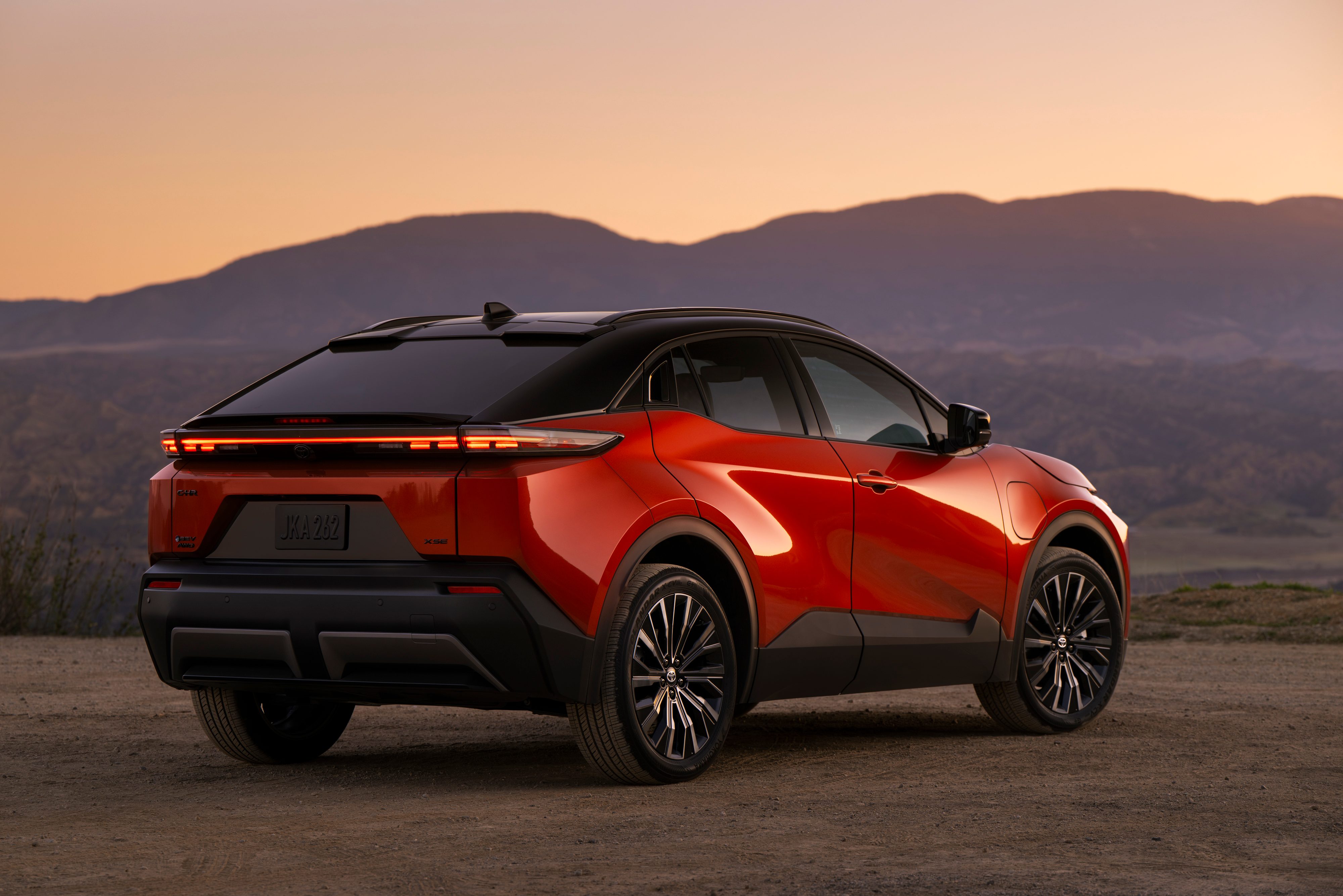 Toyota C-HR EV - photo 9