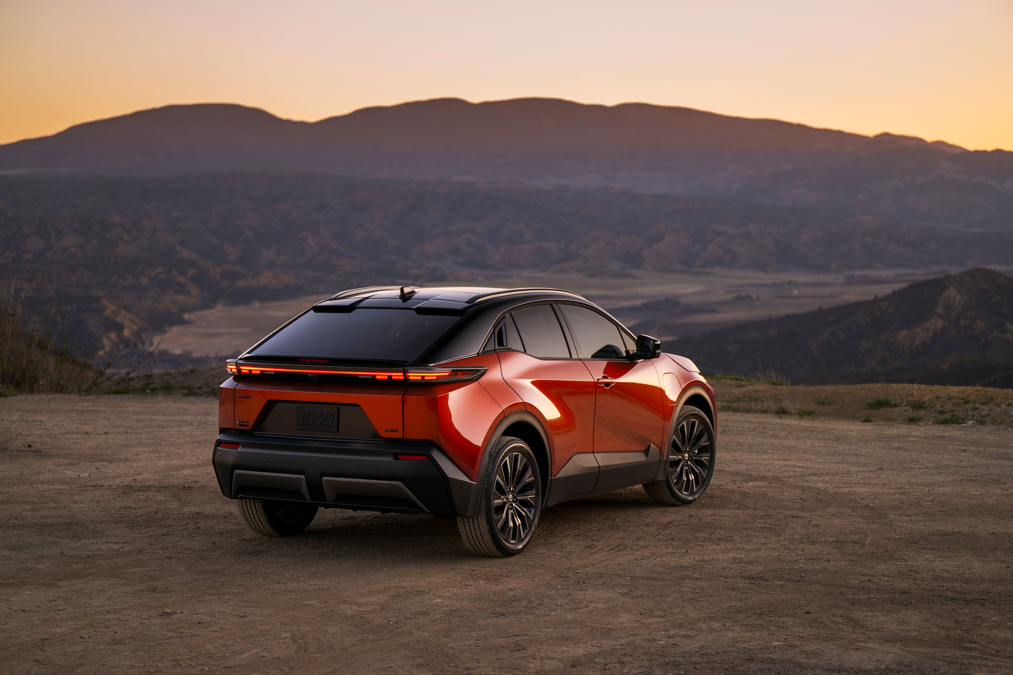 Toyota C-HR EV - photo 10