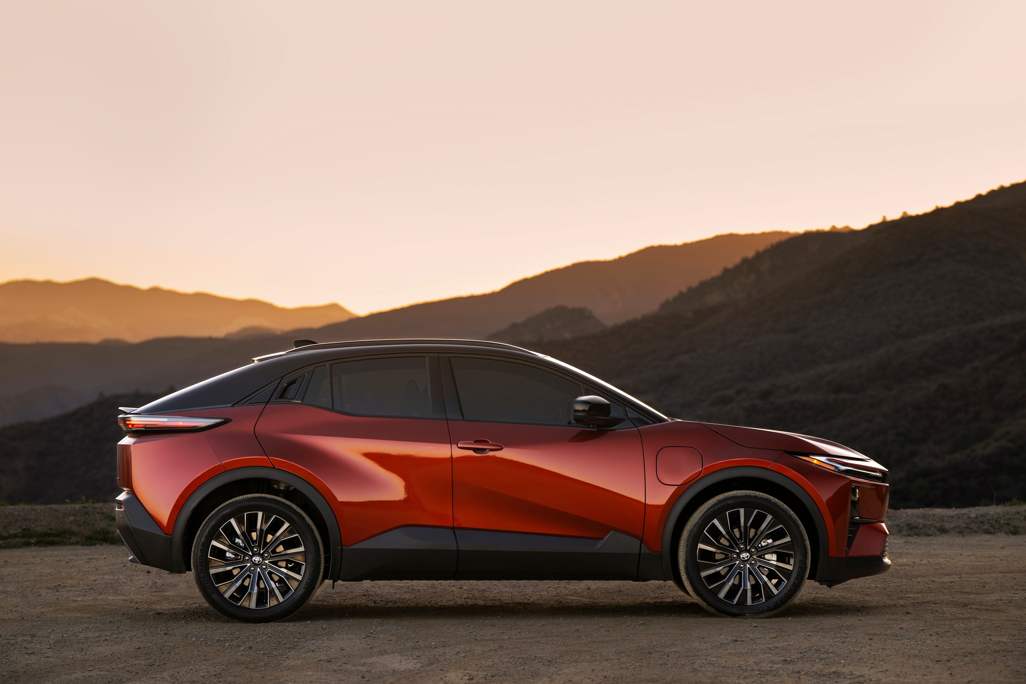 Toyota C-HR EV - photo 11