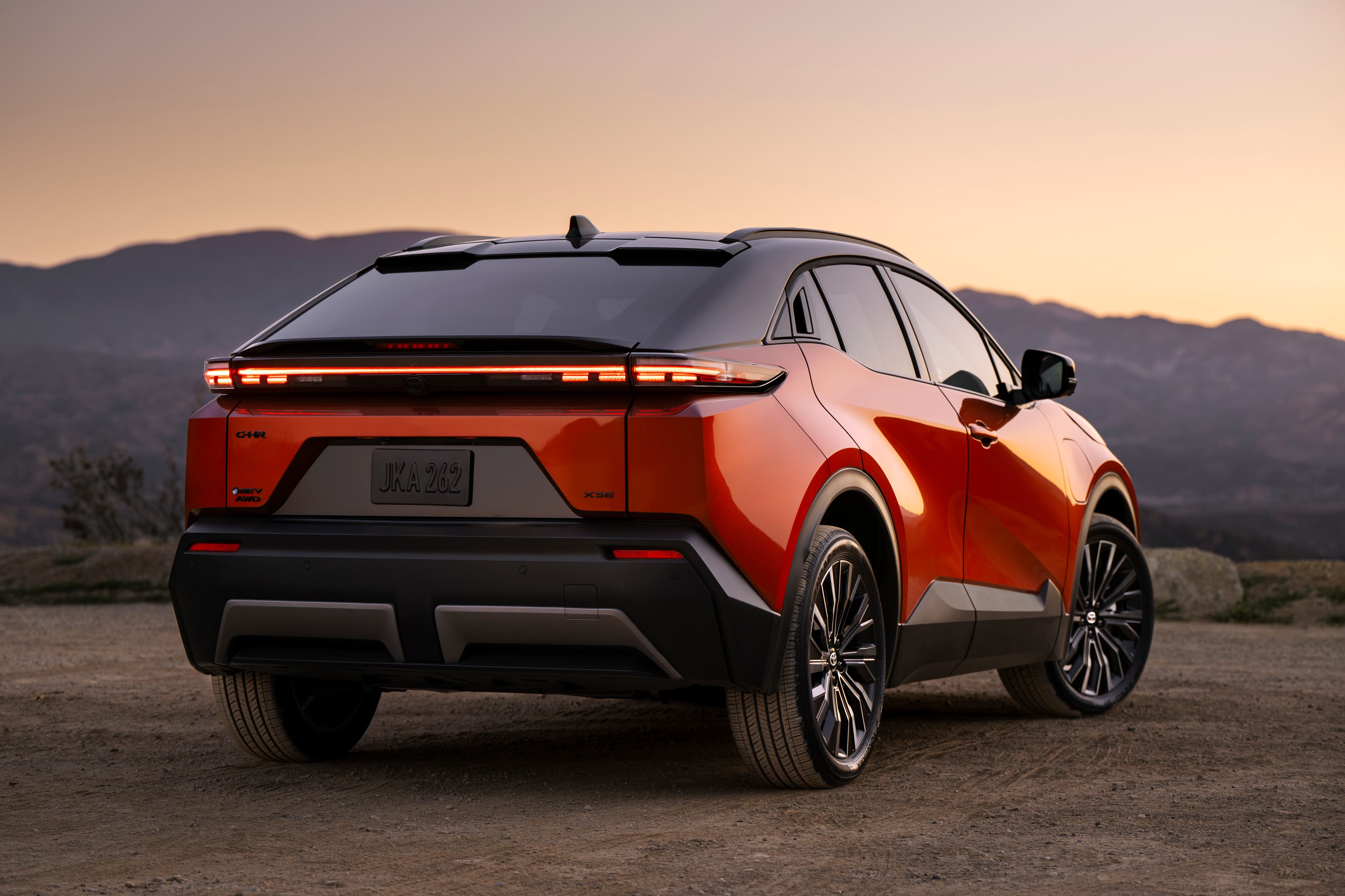 Toyota C-HR EV - photo 14