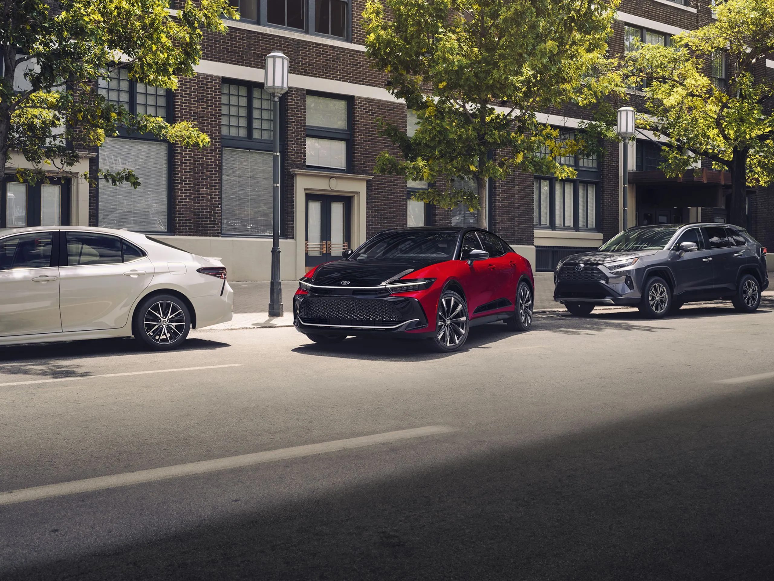 Toyota Previews the Crown Crossover's Redesigned Rear Ahead of a September Refresh - photo 6