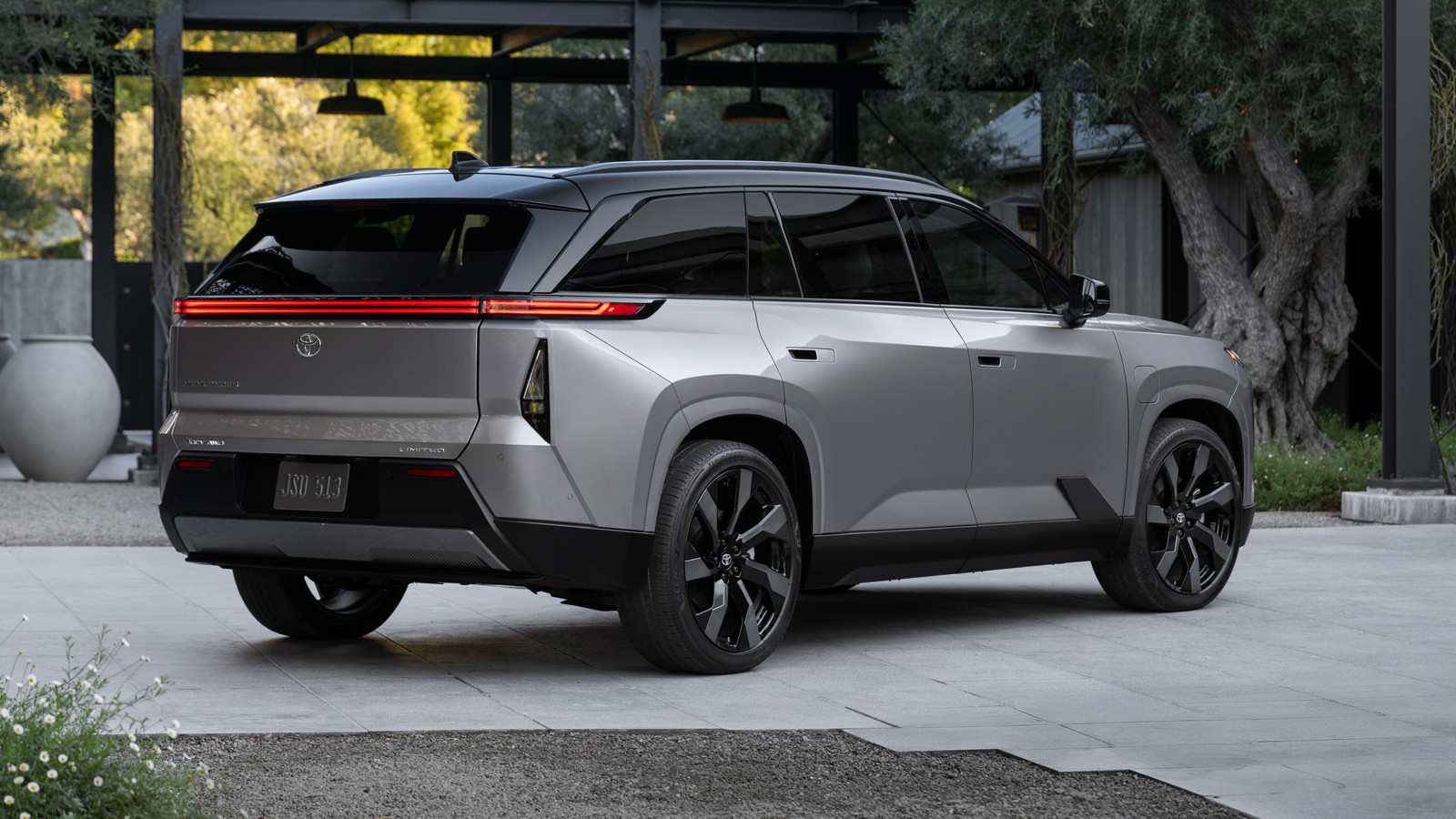 Toyota Highlander EV - photo 2
