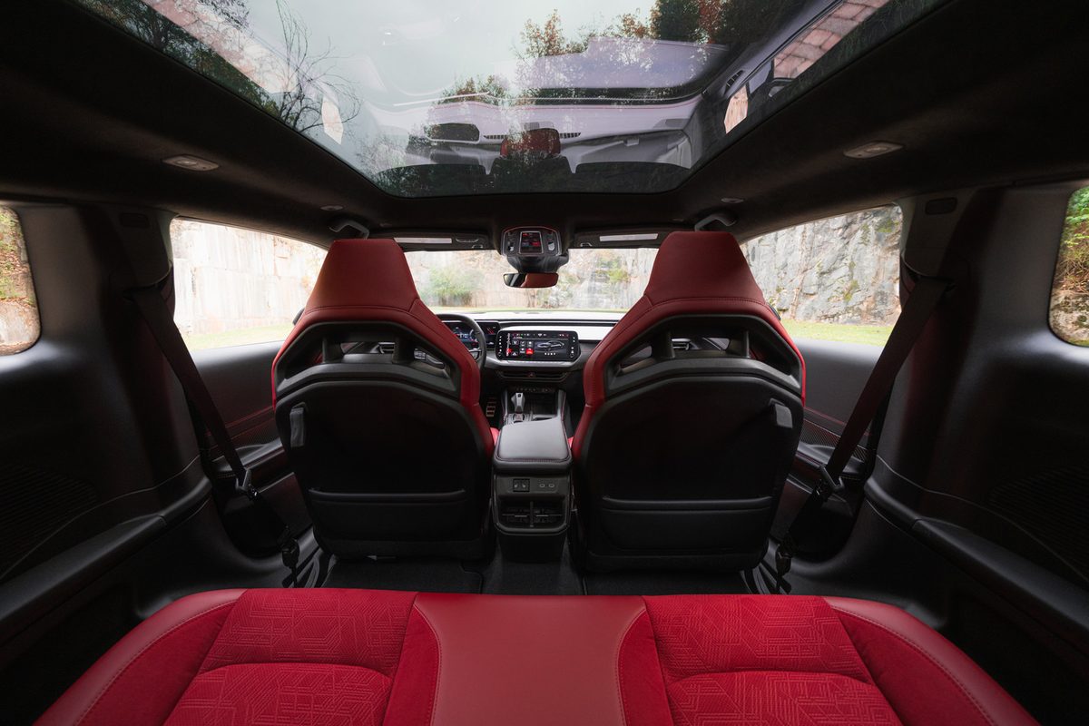 Dodge opens European orders for the new Charger: electric Daytona and petrol Sixpack, from 66,000 euros ($71,000) - photo 9