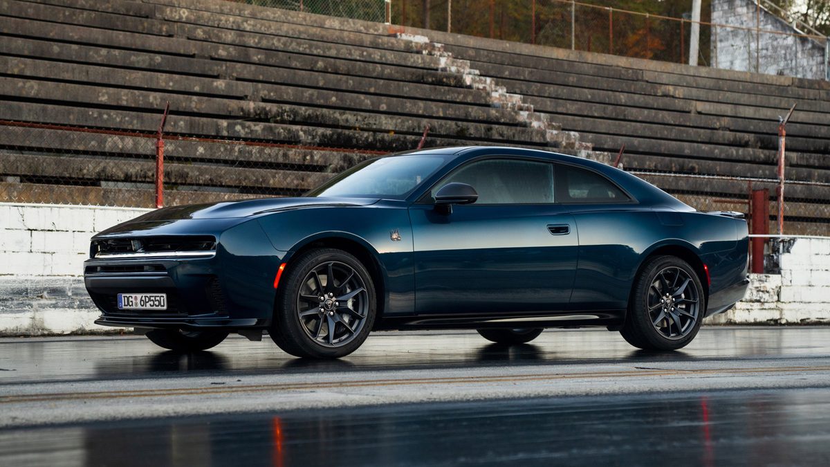 Dodge opens European orders for the new Charger: electric Daytona and petrol Sixpack, from 66,000 euros ($71,000) - photo 6