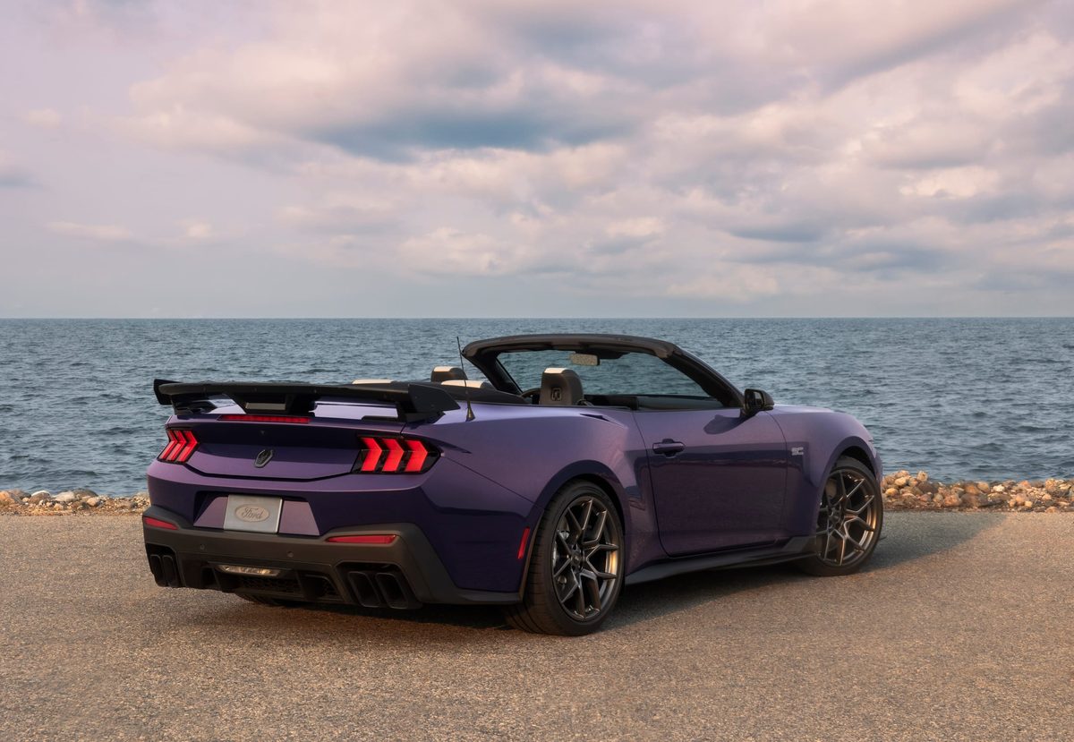 Ford reveals the 795 hp Dark Horse SC convertible