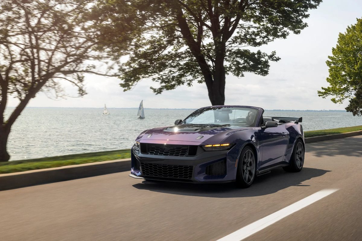 Ford reveals the 795 hp Dark Horse SC convertible - photo 5