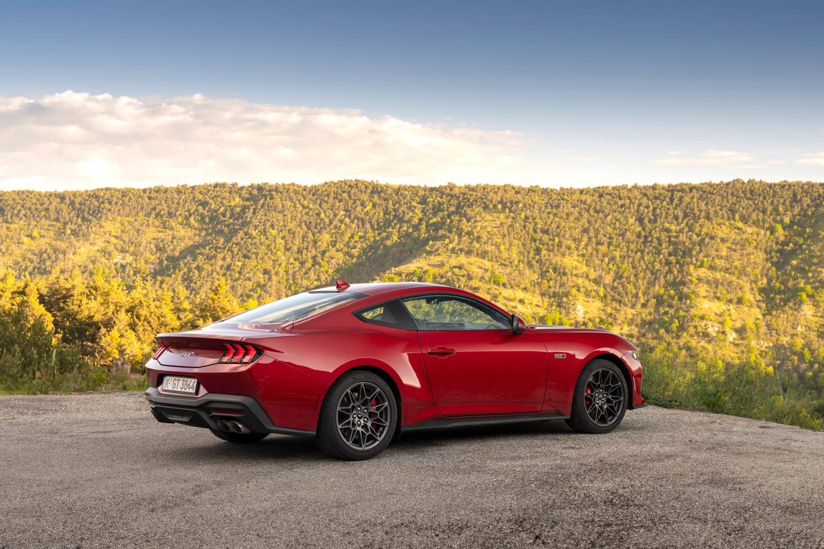 Ford Mustang - photo 4