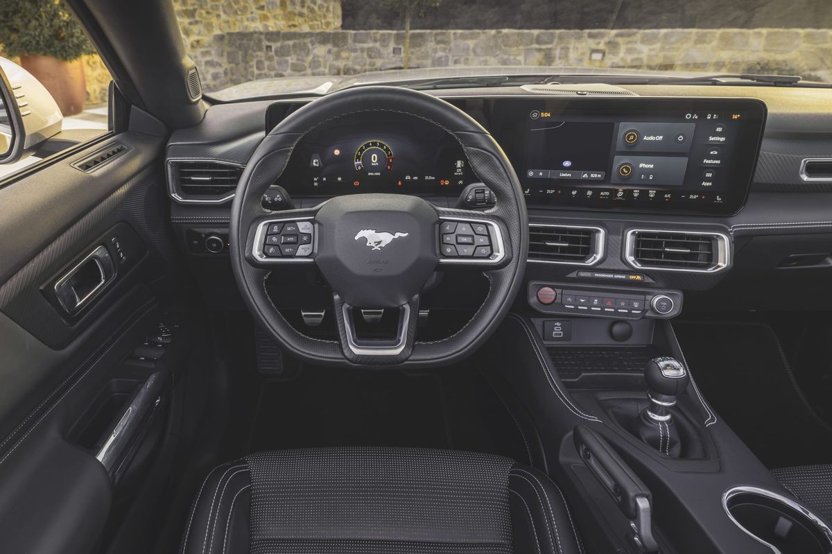Ford Mustang - photo 6