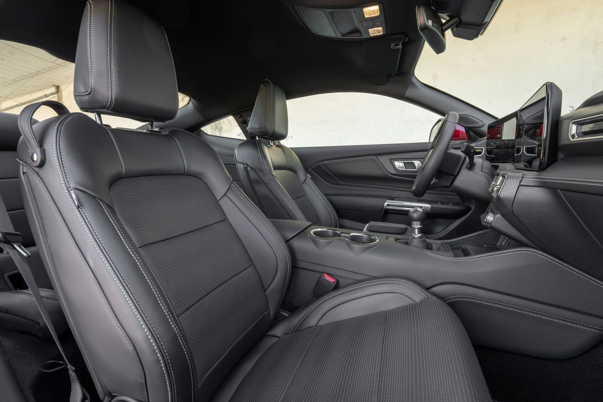 Ford Mustang - photo 7