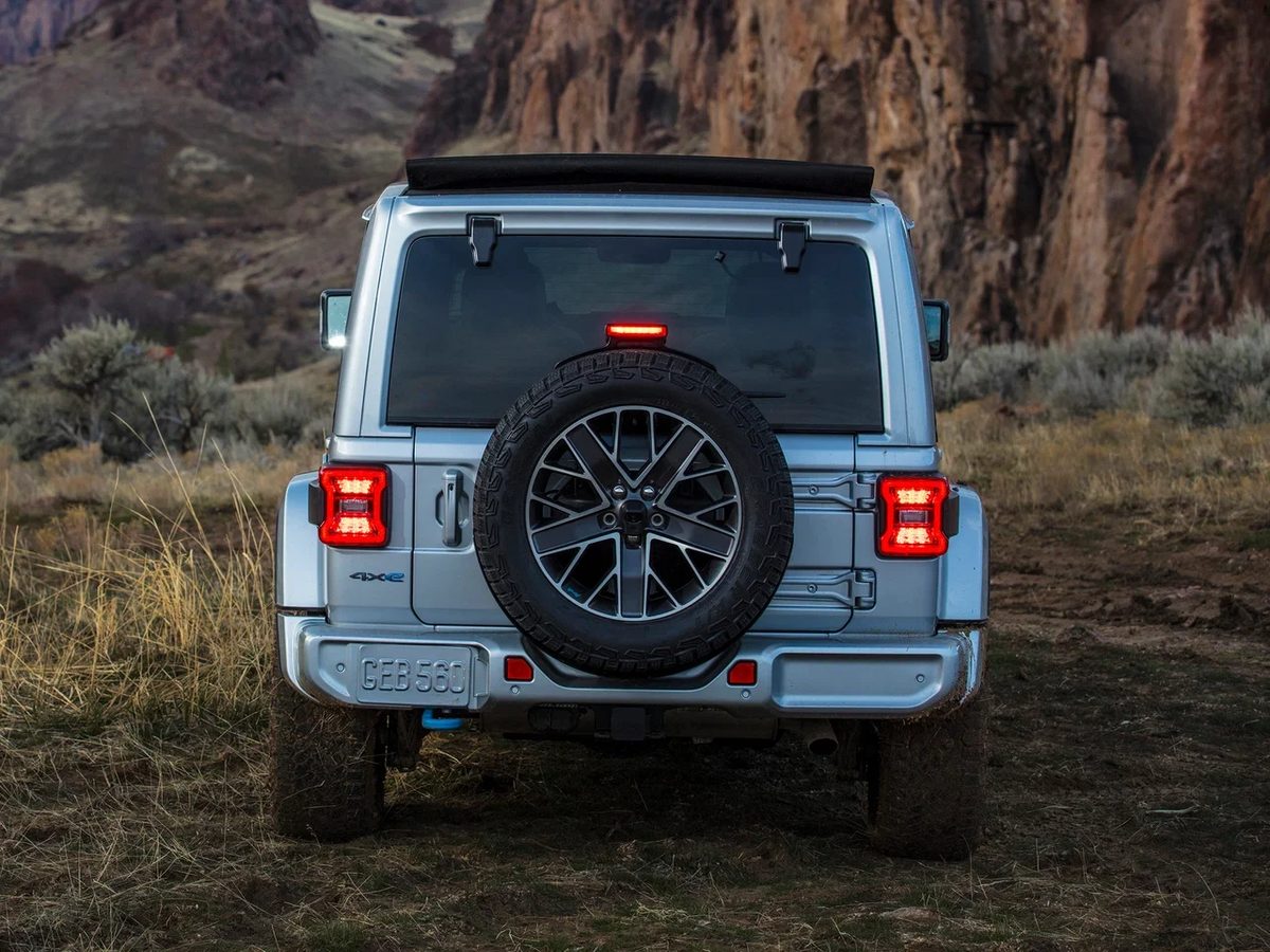 Jeep Wrangler - photo 3
