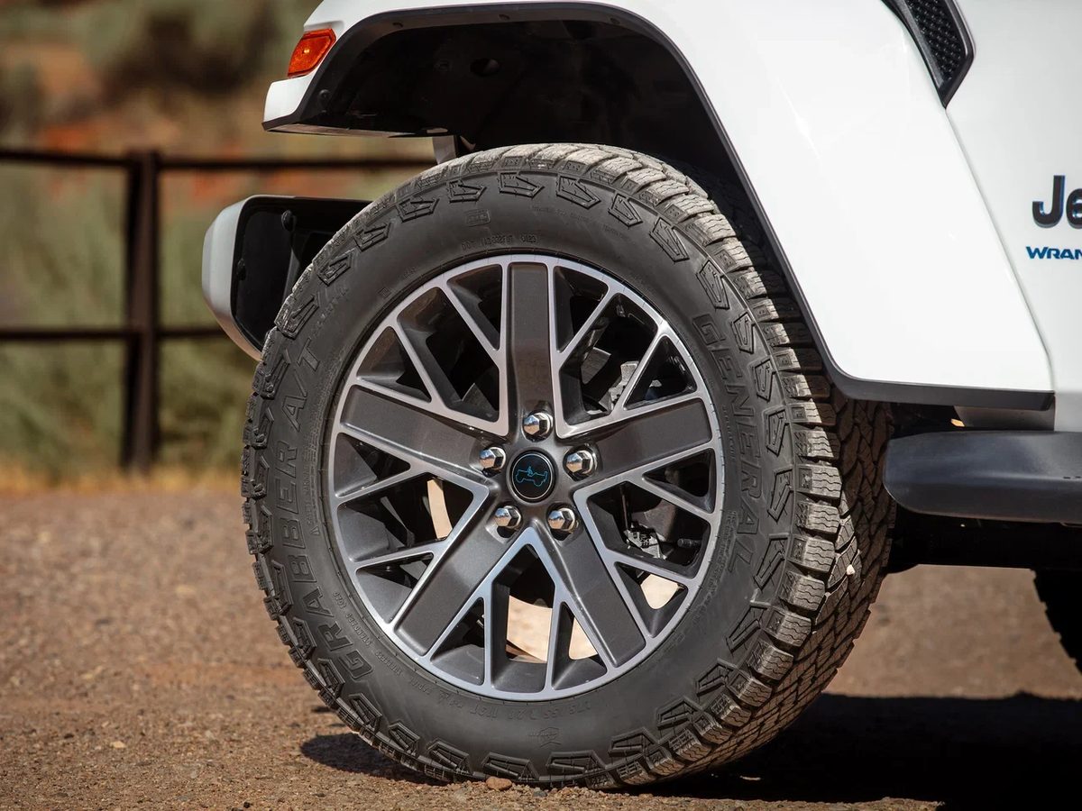 Jeep Wrangler - photo 4