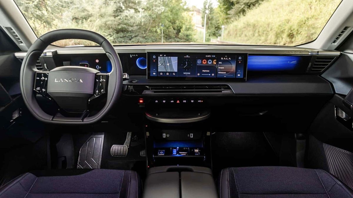 Lancia Gamma dashboard with the 16-inch central screen