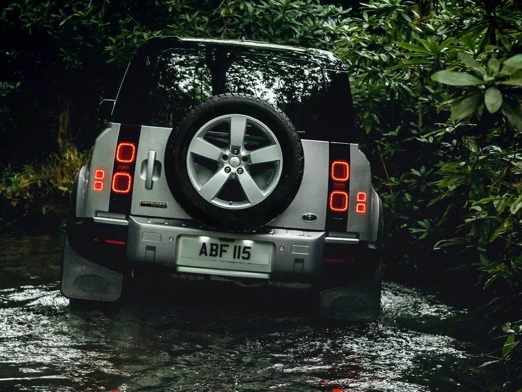 Land Rover Defender 110 - photo 3