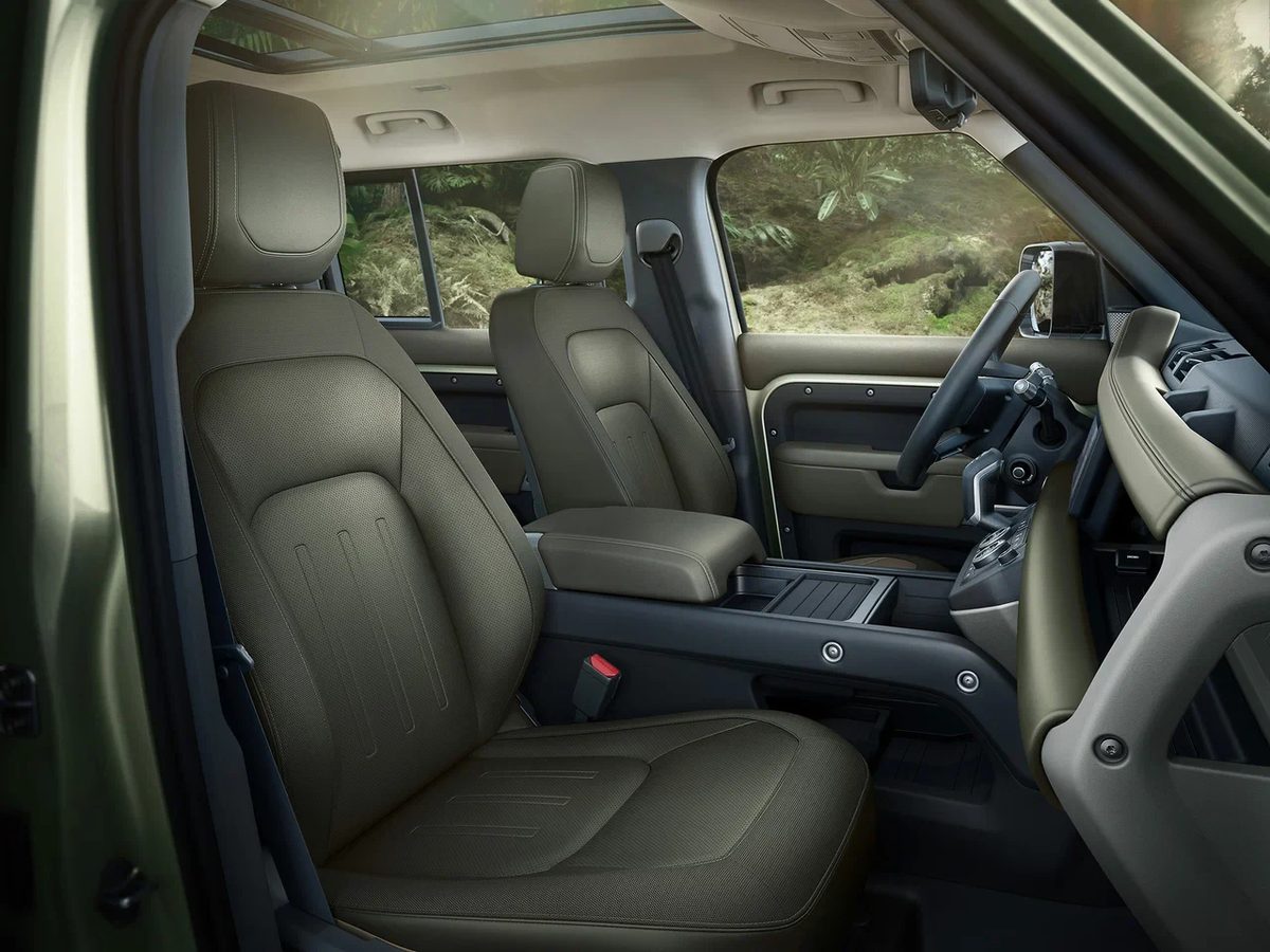 Land Rover Defender 110 - photo 13