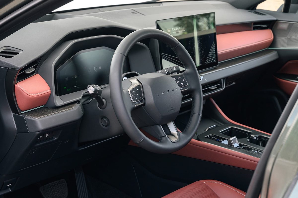 Lexus NX - photo 13