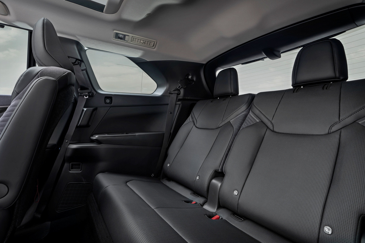Lexus TZ: Three-Row Electric SUV Debuts as a Global Model - photo 6