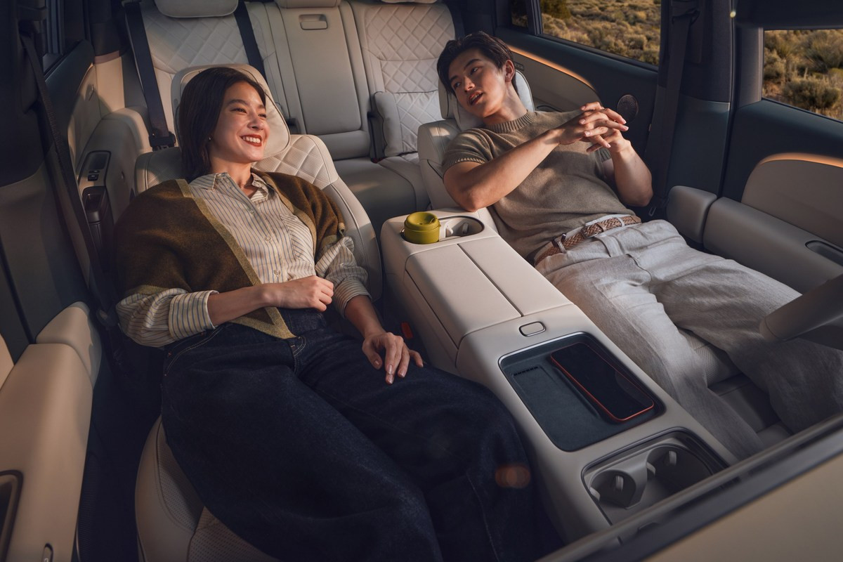 Li L8 returns as a five-seat sibling to the L9, on sale in China from ¥369,800 (about $54,300) - photo 15