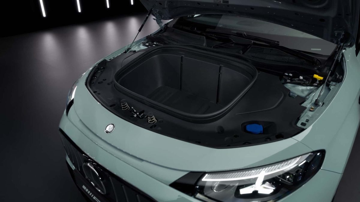 Mercedes-Benz AMG CLA 45 - photo 11