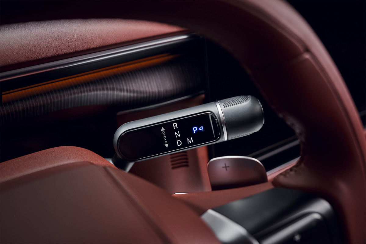 Hyundai Grandeur facelift: new hybrid, Android Automotive, physical climate buttons - orders open - photo 25