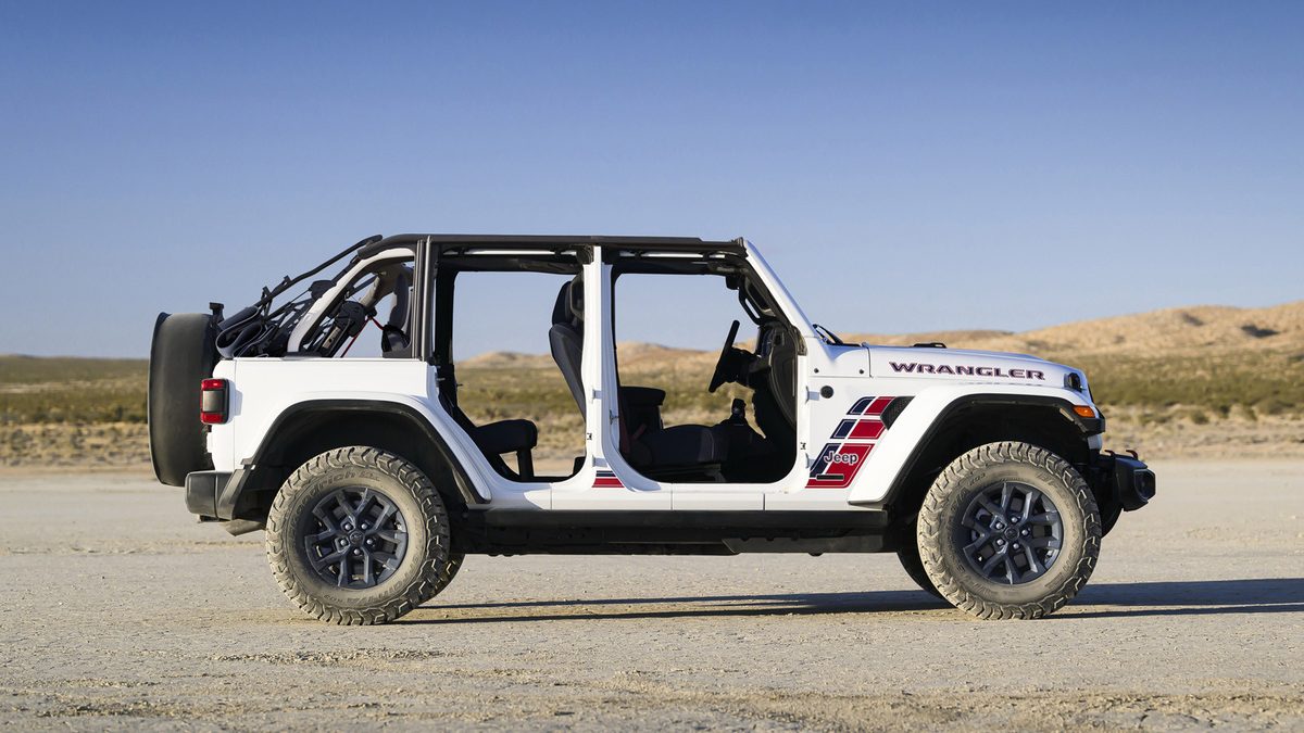 Jeep Wrangler America250: Captain America shield on the spare, V8 optional, $2,095 premium - photo 3