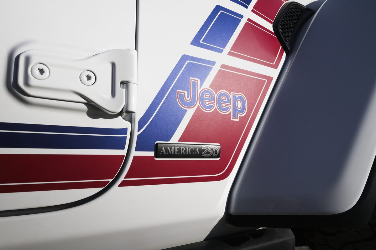 Jeep Wrangler America250: Captain America shield on the spare, V8 optional, $2,095 premium - photo 6