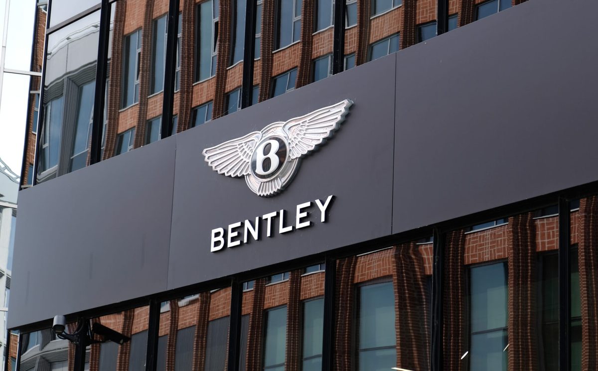 Bentley drops its fixed all-electric deadline