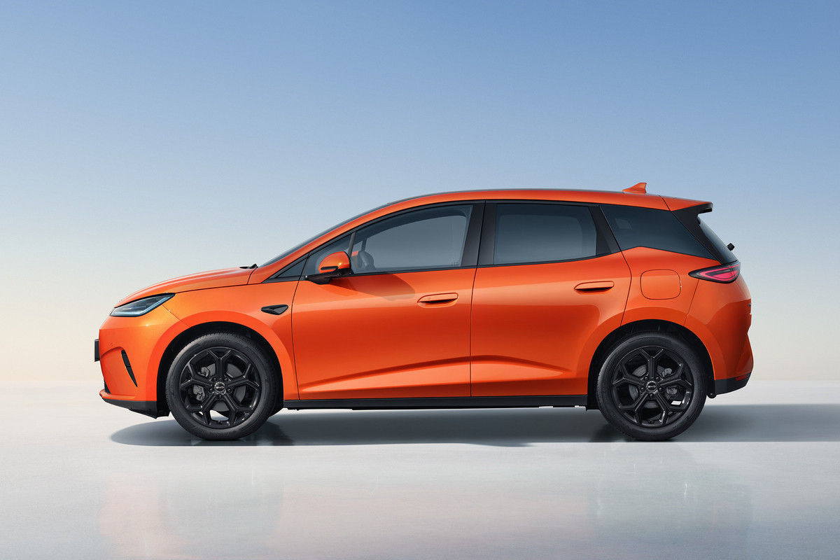 BYD Dolphin G: PHEV Hatchback Built for Europe - photo 3