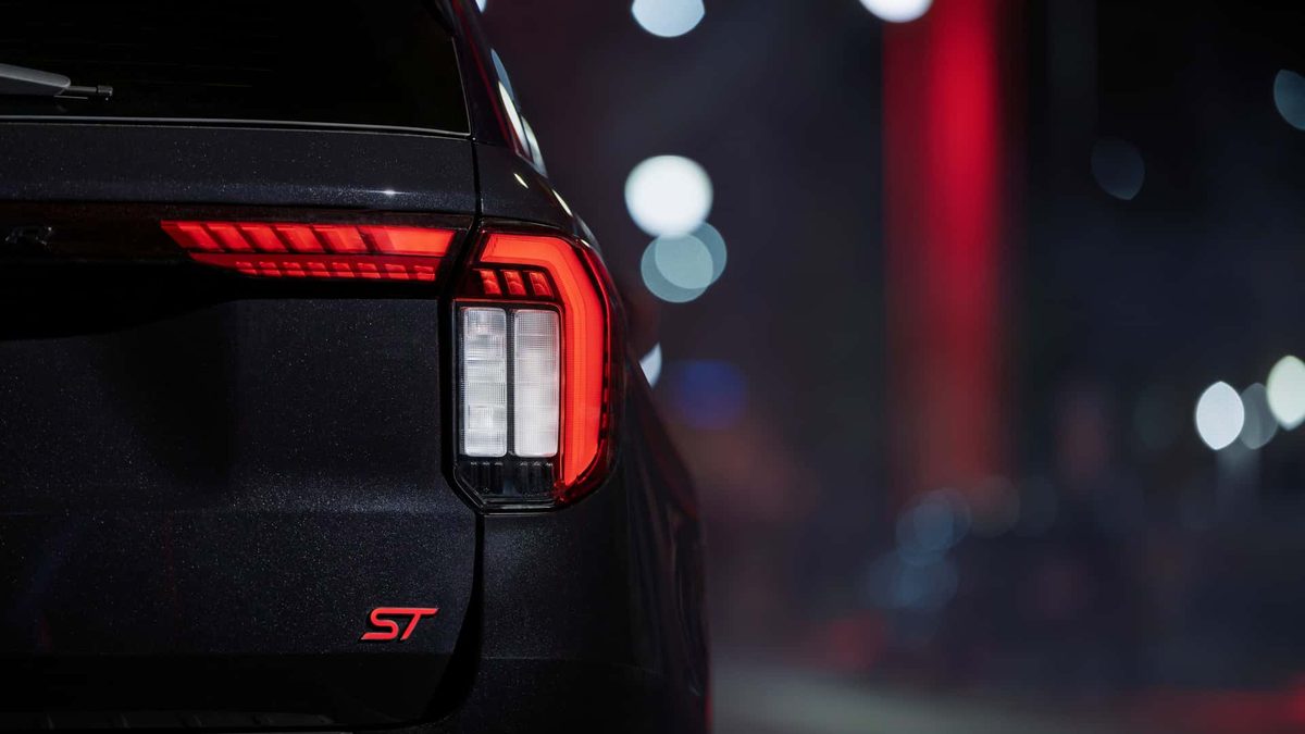 Ford adds factory blackout package to the Explorer ST for $1,695 - photo 4