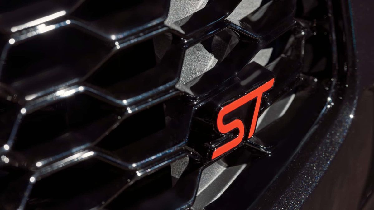 Ford adds factory blackout package to the Explorer ST for $1,695 - photo 5