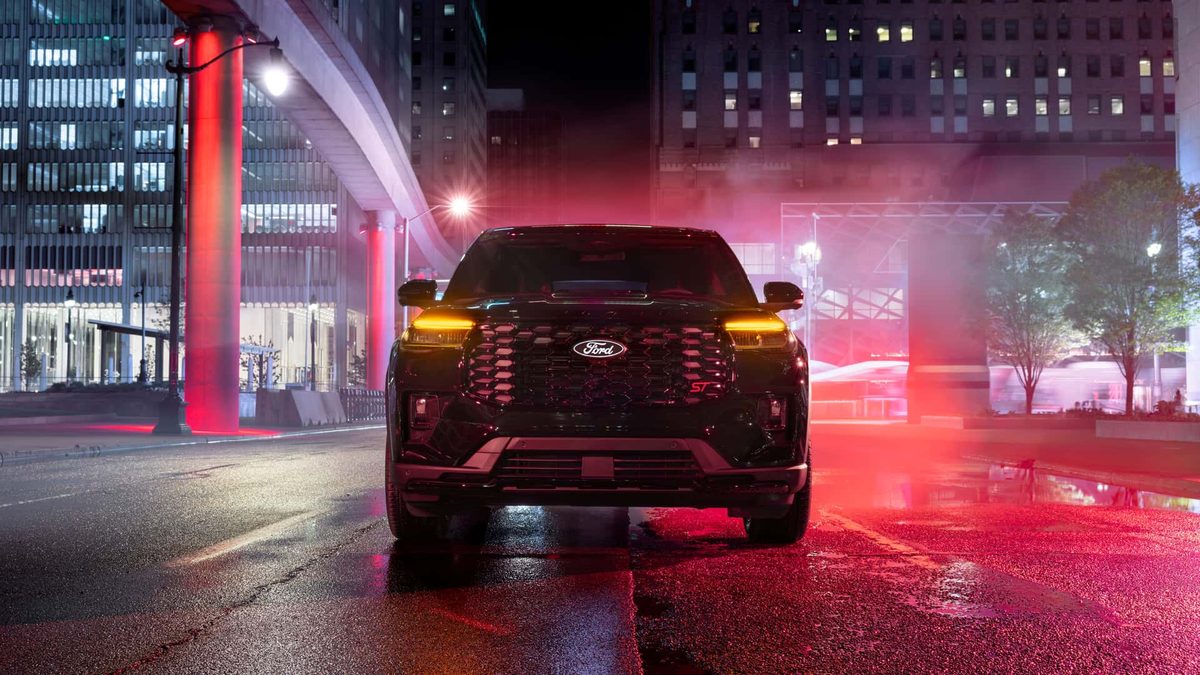 Ford adds factory blackout package to the Explorer ST for $1,695 - photo 7