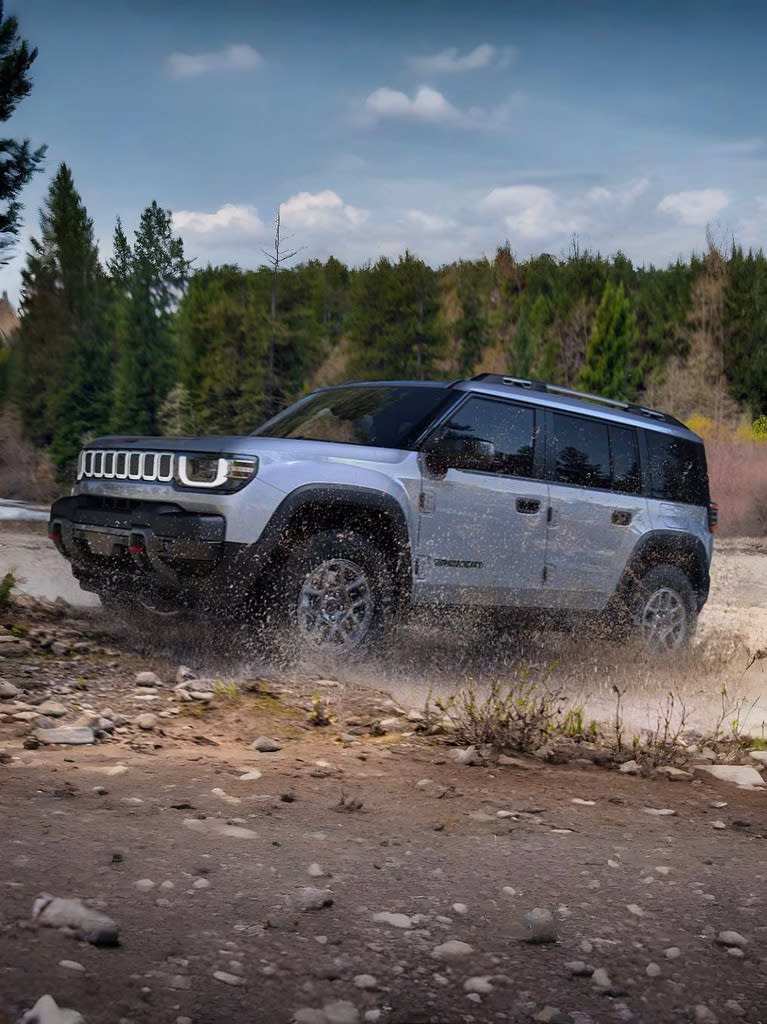 Jeep Recon covers 160 miles (257 km) in a 75 mph range test
