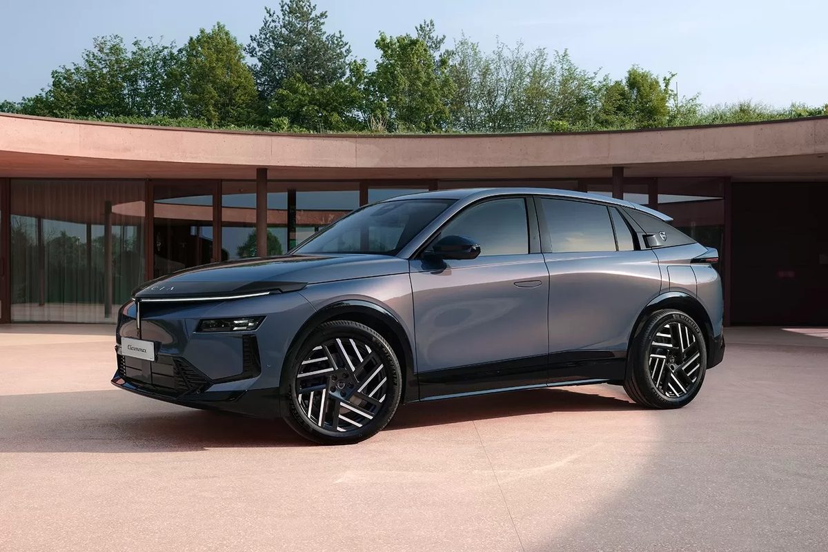 Lancia Gamma: New Flagship SUV Teased Ahead of Paris Debut - photo 3