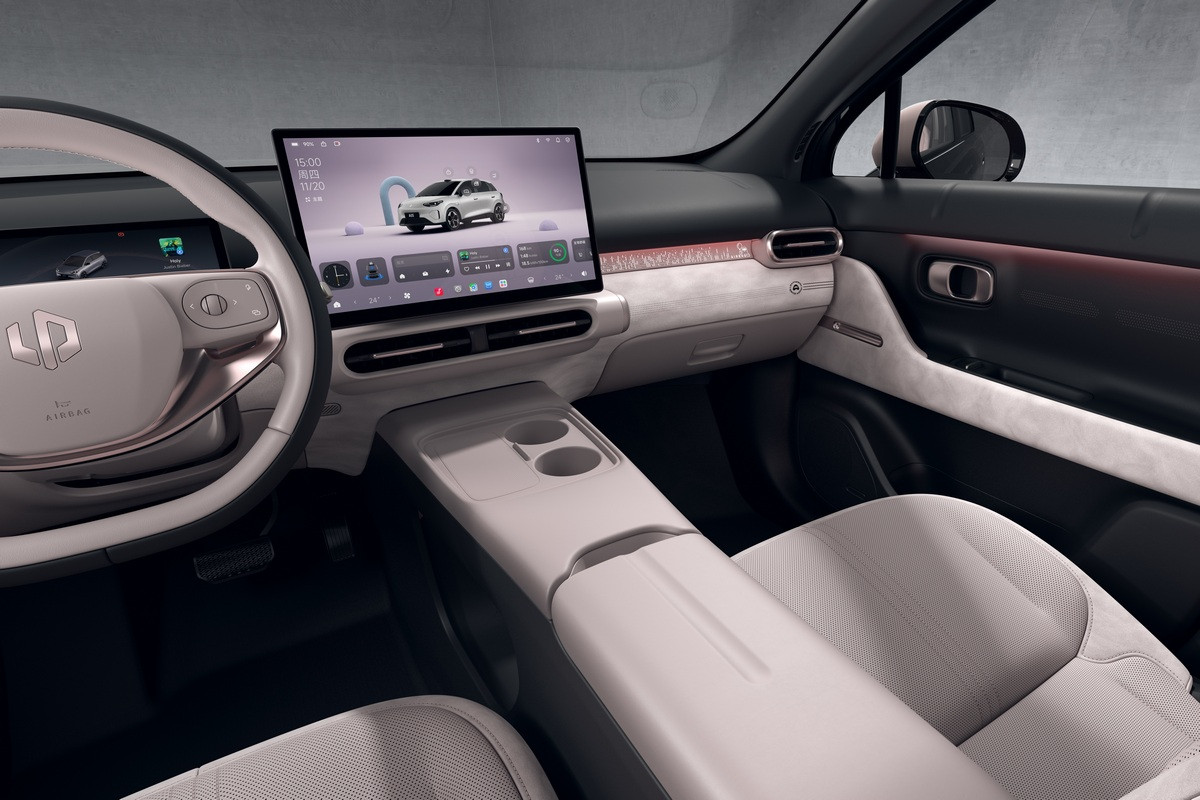 Leapmotor A05: a budget electric hatchback for China, with a European B03 twin - photo 8