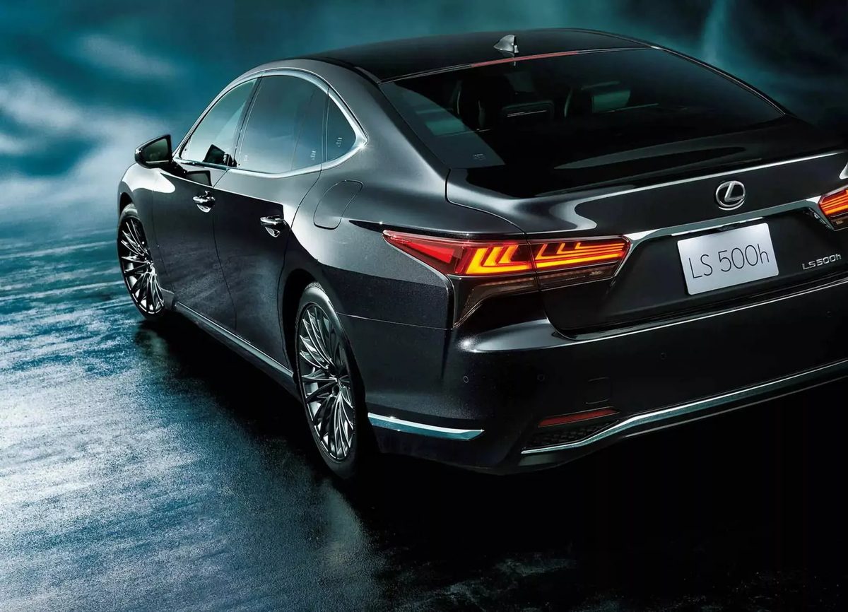 Lexus refreshes the LS in Japan, ends it in the US