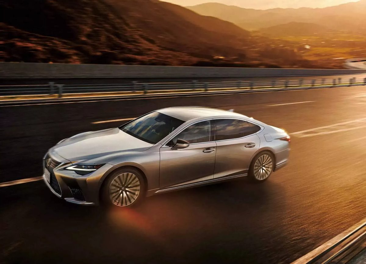 Lexus refreshes the LS in Japan, ends it in the US - photo 2