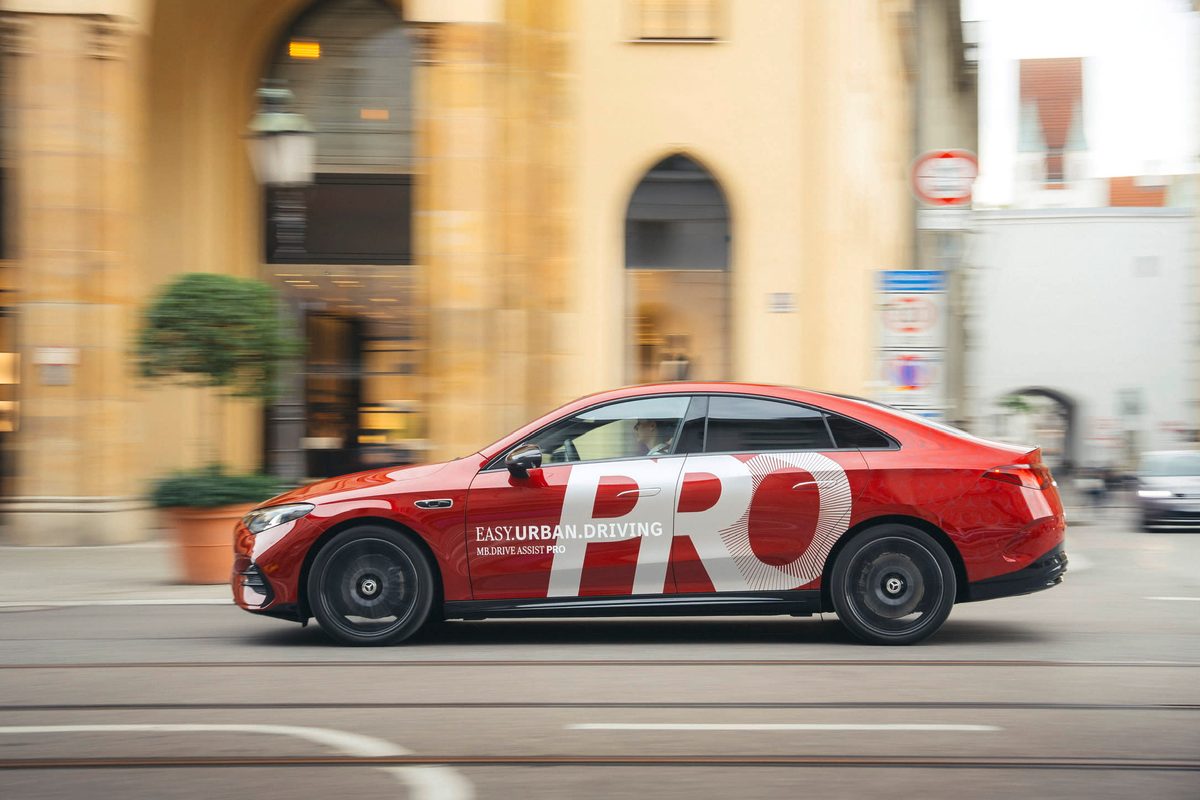 Mercedes brings city point-to-point driving to Germany
